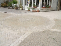 Pavage en granit de la Cour des Arts (Beaulieu sous la Roche)