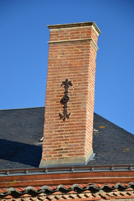Reconstruction d'une souche cheminée brique et pierre